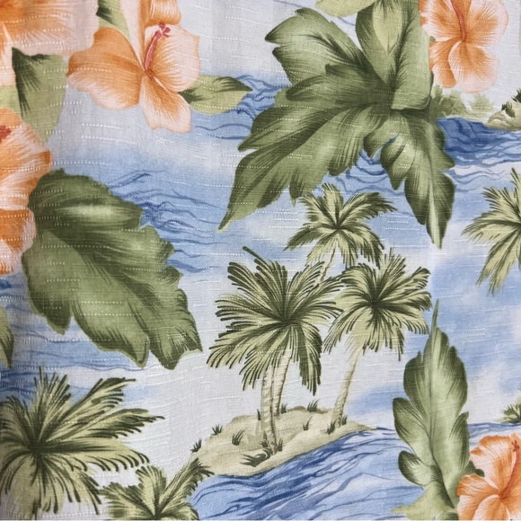 TOMMY BAHAMA 100% Silk Hawaiian Print Boxy Button Down Shirt. Size Medium - Picture 6 of 7